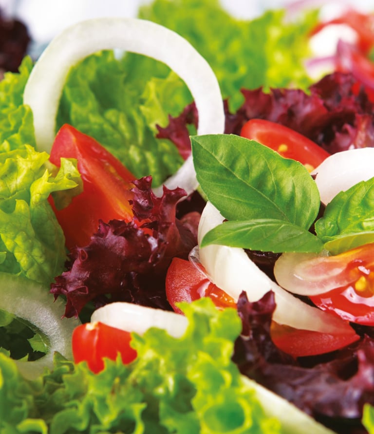 Ensalada del servicio gastronómico de LA COCINA